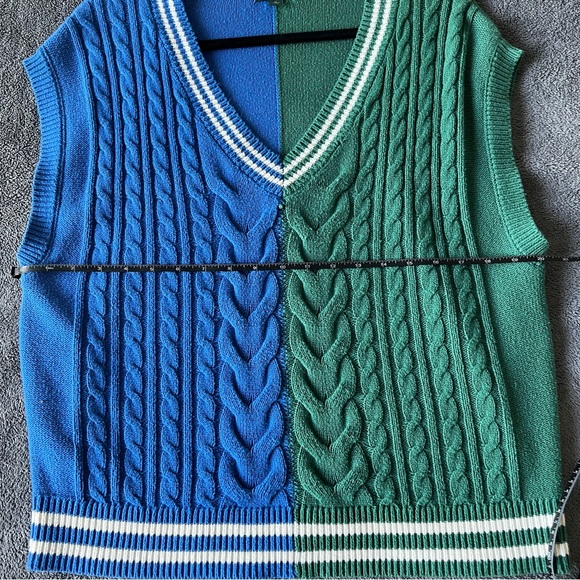 🔥Wild Fable Blue and Green V-Neck Sweater Vest - Picture 4 of 6
